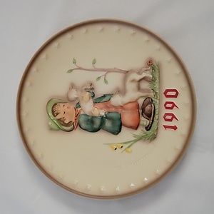 Hummel Vintage 1990 Plate